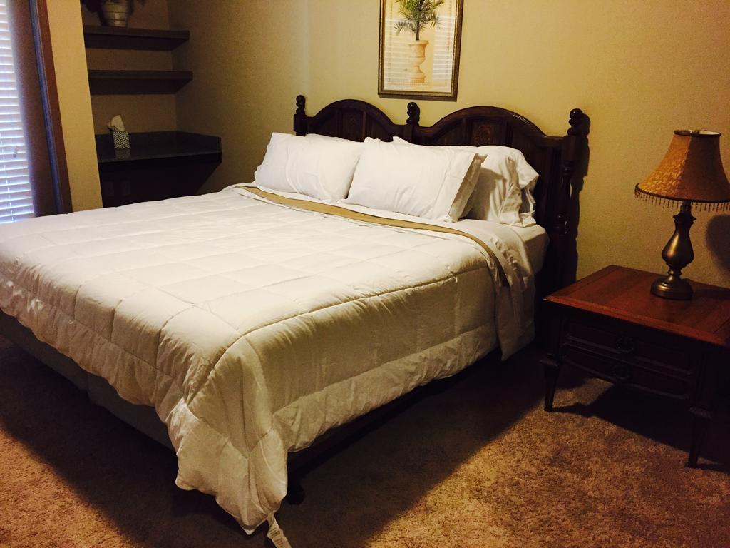 Resort Style Apartment/Home - The Woodlands Room photo
